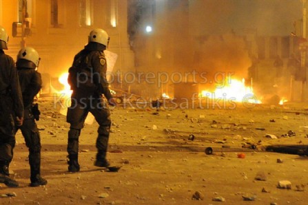 Διαδηλώσεις αθήνα Ελλάδα σπασμένα φωτιές αστυνομία δεκέμβρης 2008
